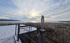 Balatonfűzfő, Balaton, stég, P.Kovács Péter miniszobor