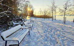 Balatonfűzfő, Balaton, Parti sétány