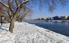 A Duna kékje télen a Margit-szigetről