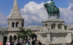 Budapest,Halászbástya a Szt. István szoborral