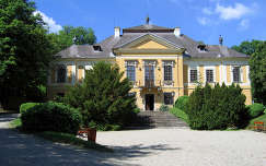 Noszvaly-kastély, Magyarország