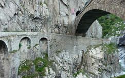 Az Ördög hídja Andermatt közelében, Svájc