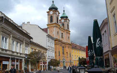 Székesfehérvár -Fő utca-Nepomuki szennt János templommal.
Építették a jezsuiták 1744 és 1751 között.Fotó: Kőszály