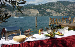 esküvői asztal Olaszországban (Malcesine)