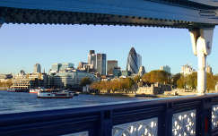 London, kilátás a Tower Bridgeről