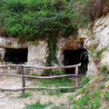 Magyarország, Egerszalók, barlanglakások