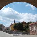 Székesfehérvár - Nemzeti Emlékhely bejárata - /Romkert/ a vár kapujából nézve.- fotó: Kőszály