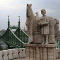 Budapest, Szent István szobra a Gellért-hegy oldalában a kápolna előtt