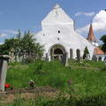A halmágyi evangélikus templom, amelynek kertjében Erzsébet királyné (Sissi) szobra áll, Brassó megye, Erdély