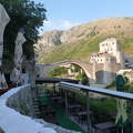 Az újjáépített Öreg Hidat lassan eléri a reggeli napfény, Mostar, Bosznia-Hercegovina