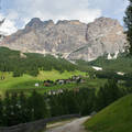 Egy kis falu (La Villa) a Dolomitokban, Olasz Alpok