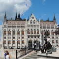 Budapest,Kossuth tér,József Attila szoborral