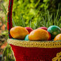 Húsvéti tojások kosárban