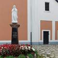 Mária szobor a Szent Ignác templomnál, Balatonalmádi, magyarország