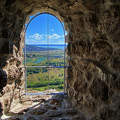 ablaknyílás a Szigligeti várban