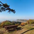 Vonyarcvashegy Szent Mihály domb,kilátás a ködös Balatonra.
