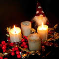 Advent második vasárnapja, szaloncukor, gyertya, karácsonyi dekoráció.