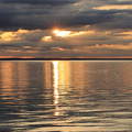 Aranyban tündökló Balaton.