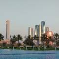 Abu Dhabi, Etihad tornyok a háttérben
