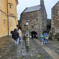 A szakadó esőben is hívogató volt a vár udvara. - Stirling Castle, Skócia