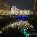 Szlovénia, Ljubljana, folyó, ünnepi fények, Ferencesek temploma