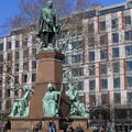 Széchenyi István szobra a Roosevelt téren Budapesten