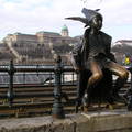 Kis királylány szobra a várral,Budapest